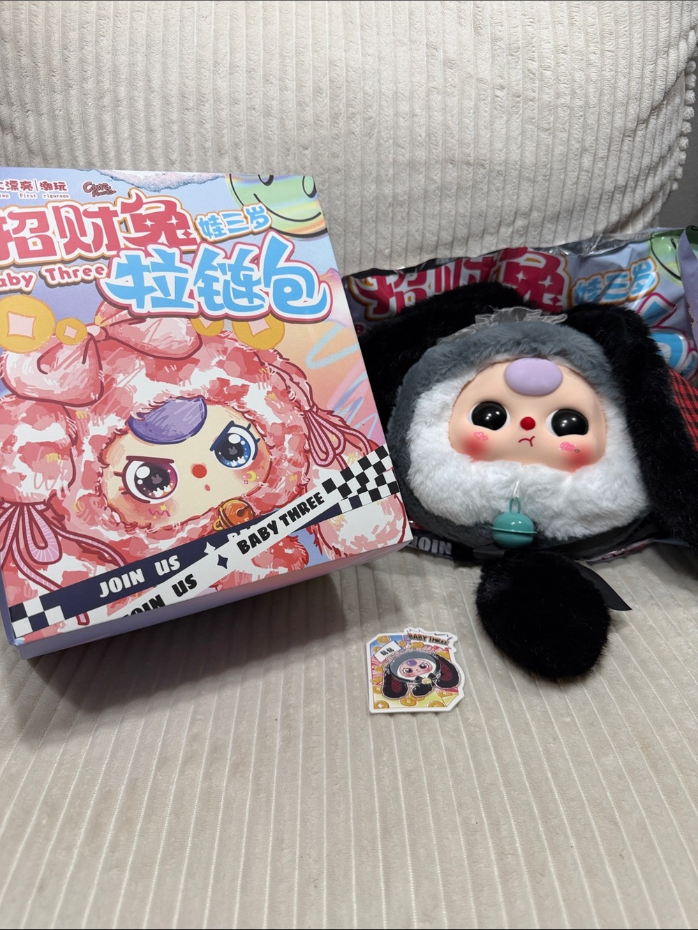 FORTUNE-Baby Three Lucky Rabbit Zipper Bag plush.New.Opened to verify.